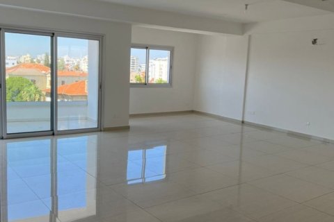 Квартира с 3 спальнями в Ларнака, Кипр № 40406
