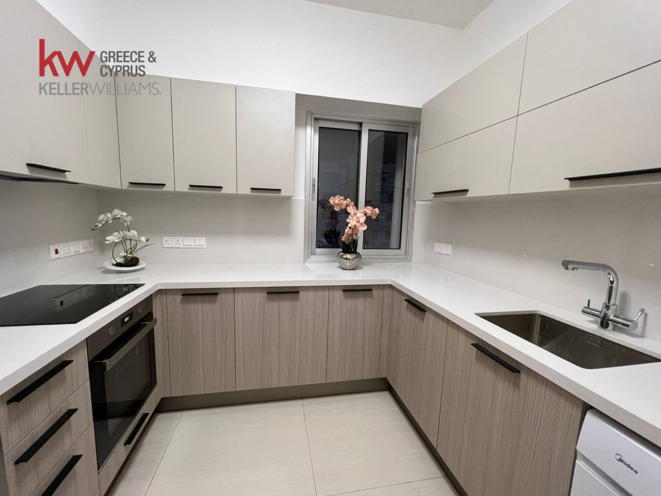 3 bedrooms Apartment in Larnaca, Larnaka, Cyprus No. 40406