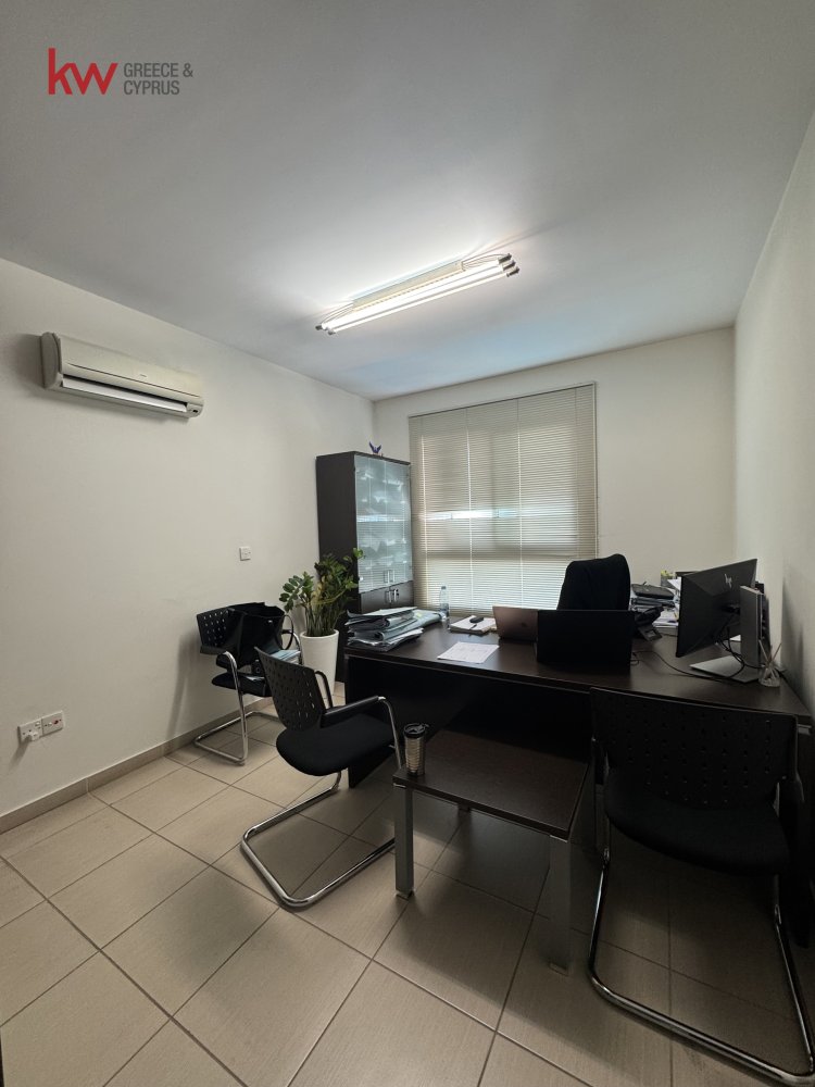 116m2 Bureau à Larnaca, Larnaka, Chypre No. 40103