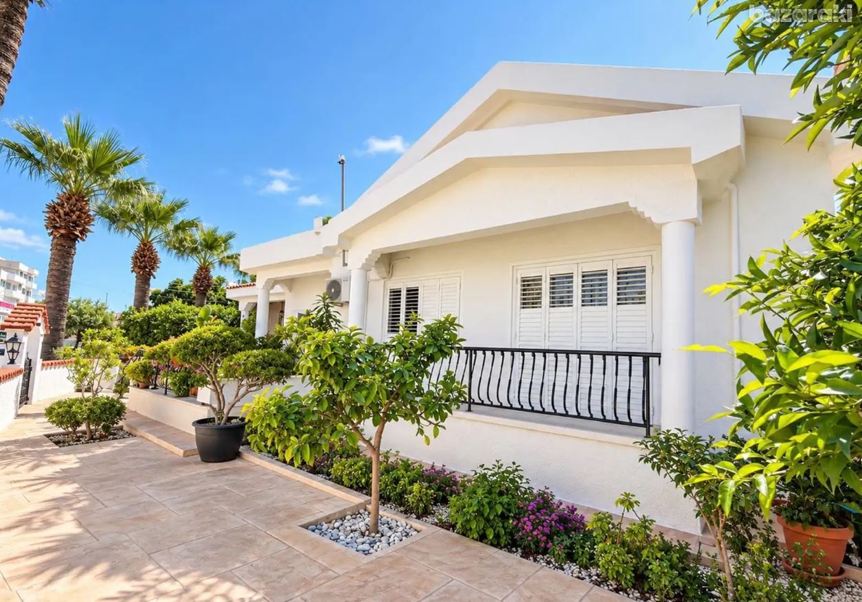 3 bedrooms Bungalow in Aradippou, Larnaka, Cyprus No. 62357
