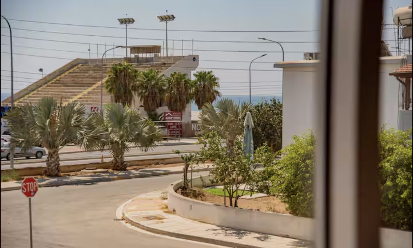 2 bedrooms Apartment in Larnaca, Larnaka, Cyprus No. 62544