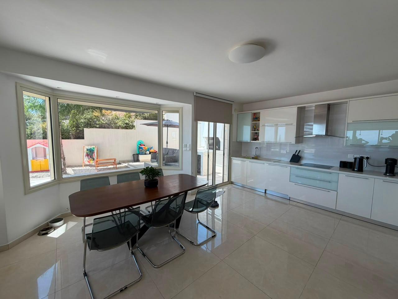 5 bedrooms Villa in Agios Tychonas, Limassol, Cyprus No. 61627