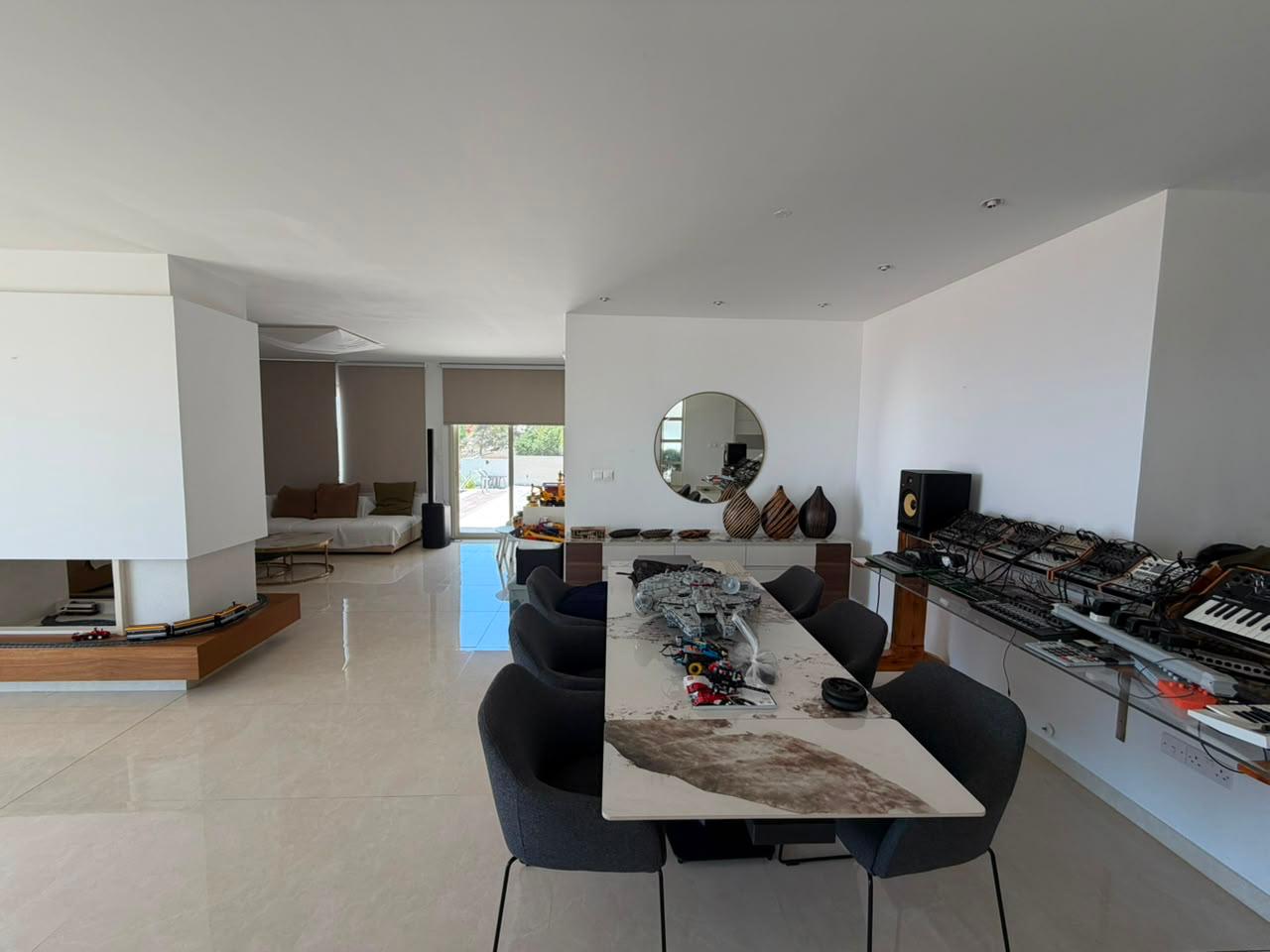 5 bedrooms Villa in Agios Tychonas, Limassol, Cyprus No. 61627
