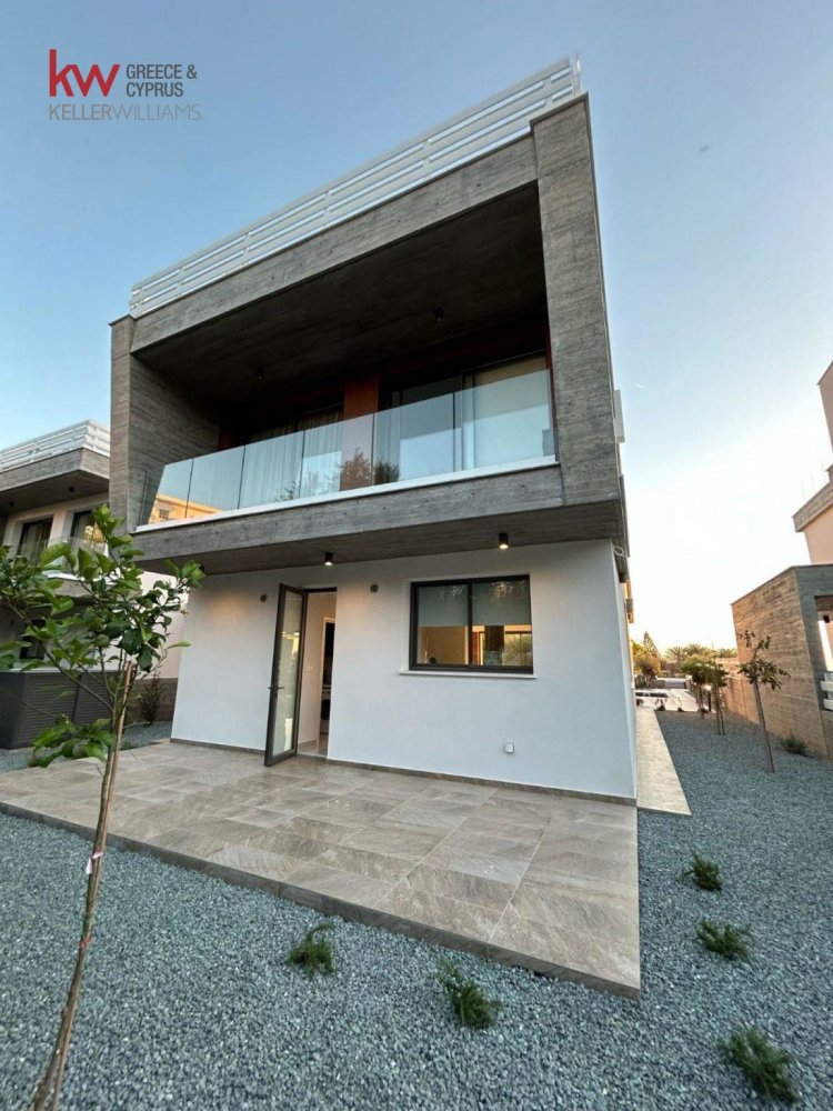 4 bedrooms Villa in Chloraka, Paphos, Cyprus No. 60783