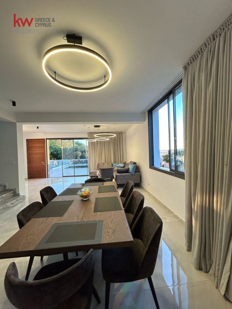 4 bedrooms Villa in Chloraka, Paphos, Cyprus No. 60783