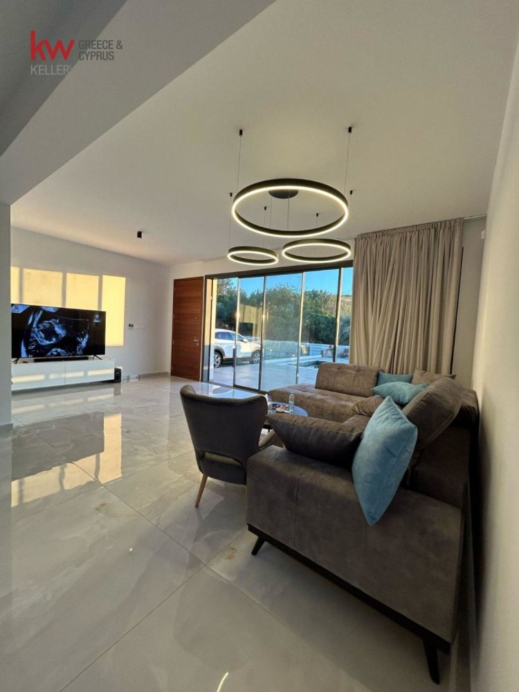 4 bedrooms Villa in Chloraka, Paphos, Cyprus No. 60783