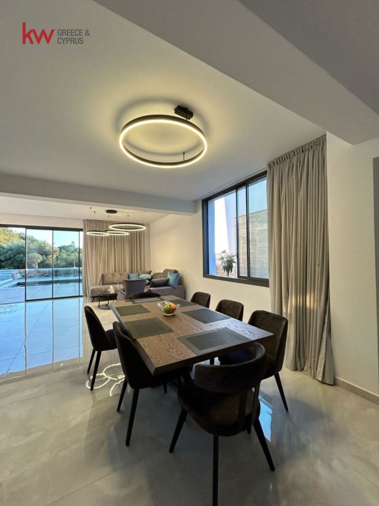 4 bedrooms Villa in Chloraka, Paphos, Cyprus No. 60783