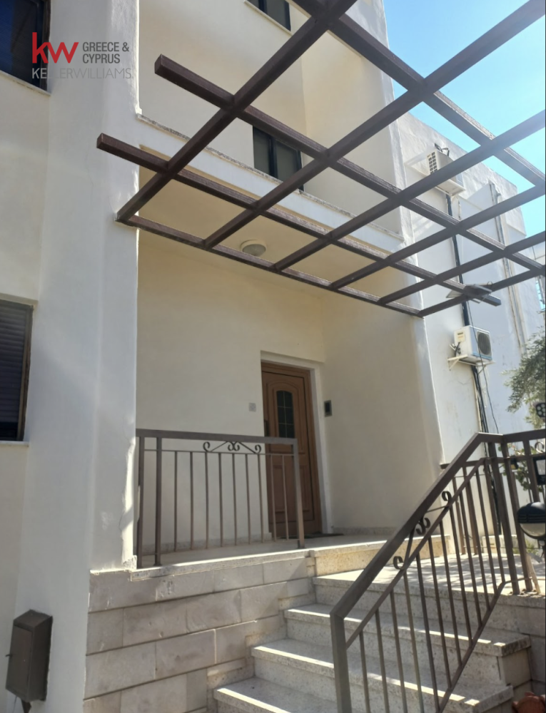 8 chambres Bâtiment à Aglandjia, Nicosia, Chypre No. 51814
