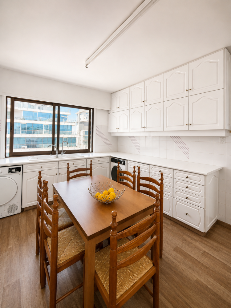 3 bedrooms Apartment in Larnaca, Larnaka, Cyprus No. 62365