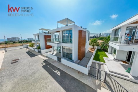 Вилла с 4 спальнями в Паралимни, Аммохостос, Кипр № 60353