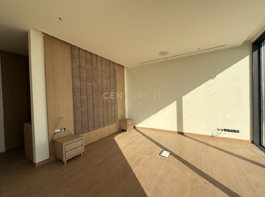 8 bedrooms Villa in Germasogeia, Limassol, Cyprus No. 58914
