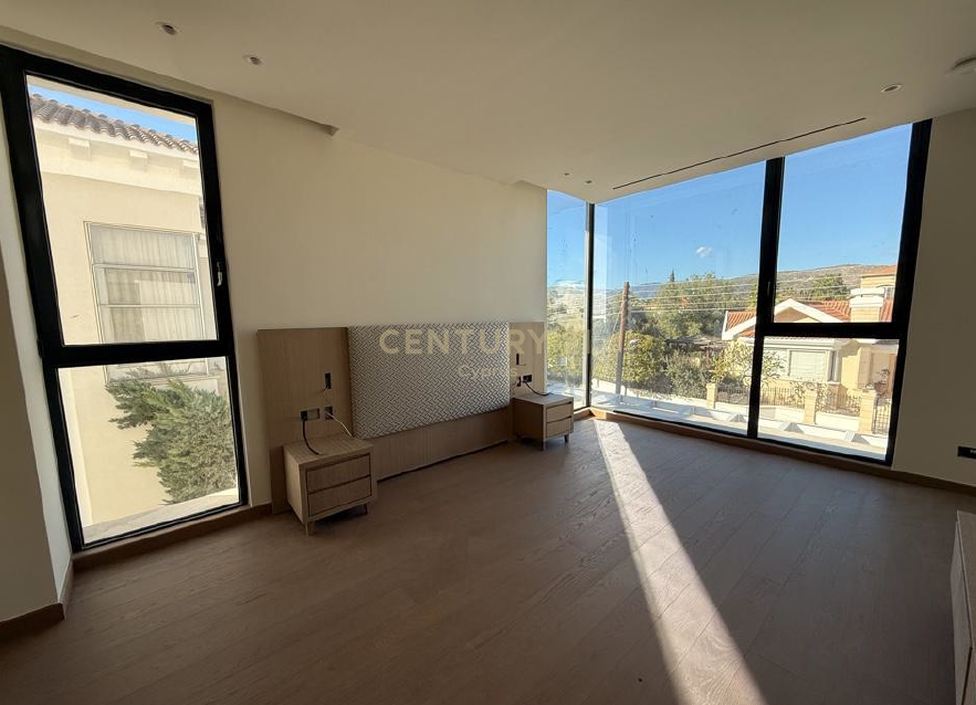 8 bedrooms Villa in Germasogeia, Limassol, Cyprus No. 58914