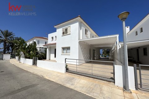 4 bedrooms Villa in Paralimni, Ammochostos, Cyprus No. 40266