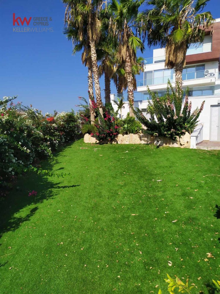 5 bedrooms Villa in Germasogeia, Limassol, Cyprus No. 39987