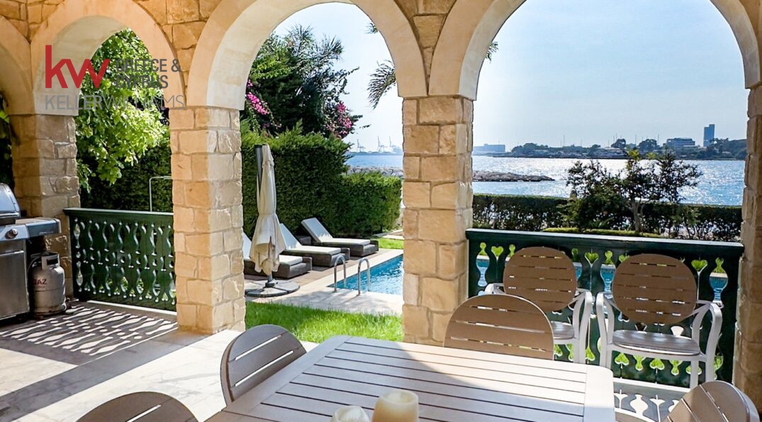 5 bedrooms Villa in Limassol, Cyprus No. 40531