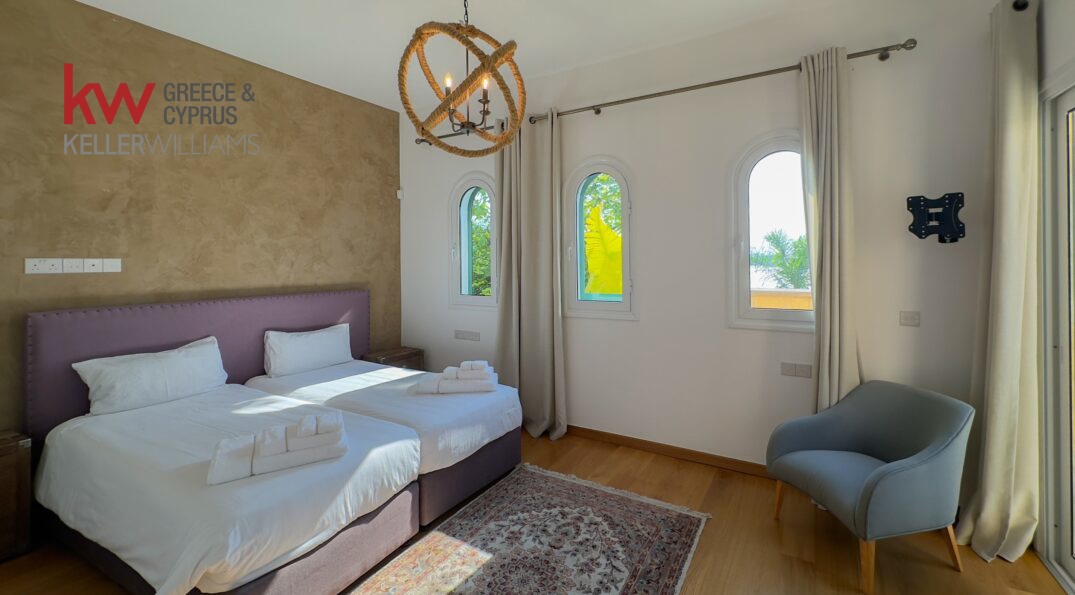 5 bedrooms Villa in Limassol, Cyprus No. 40531