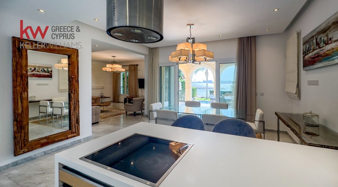 5 bedrooms Villa in Limassol, Cyprus No. 40531