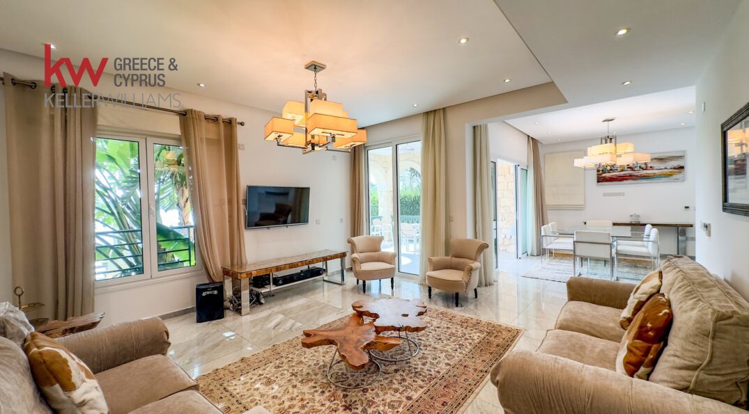 5 bedrooms Villa in Limassol, Cyprus No. 40531