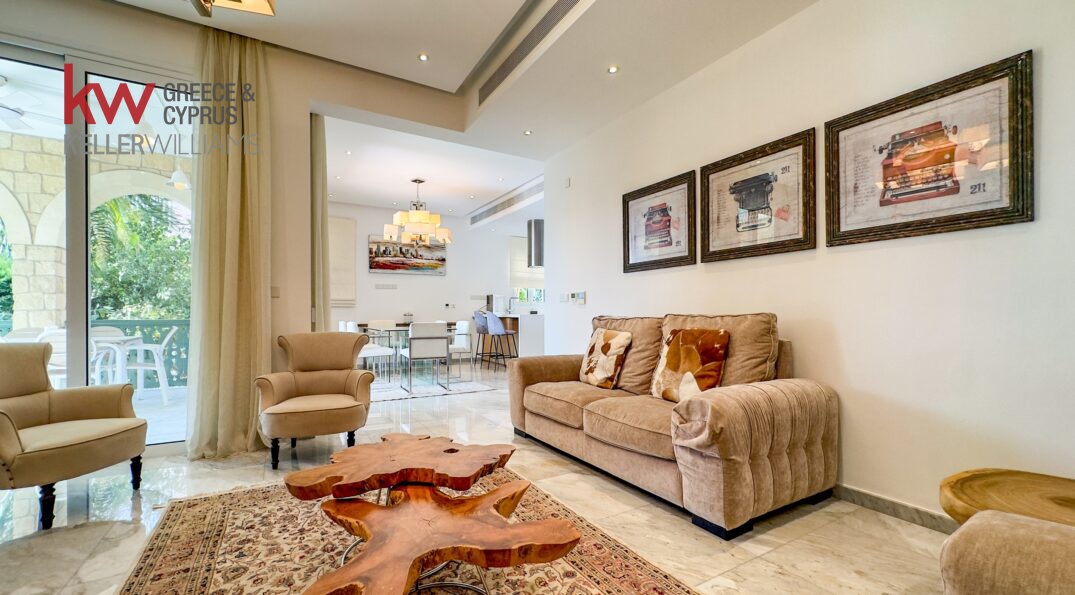 5 bedrooms Villa in Limassol, Cyprus No. 40531