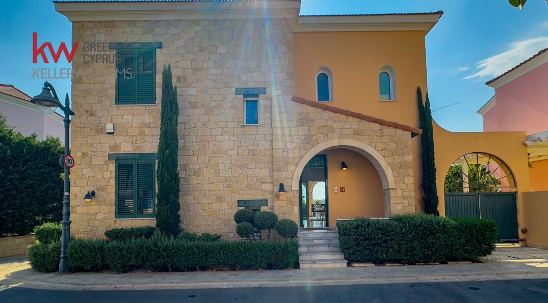 5 bedrooms Villa in Limassol, Cyprus No. 40531
