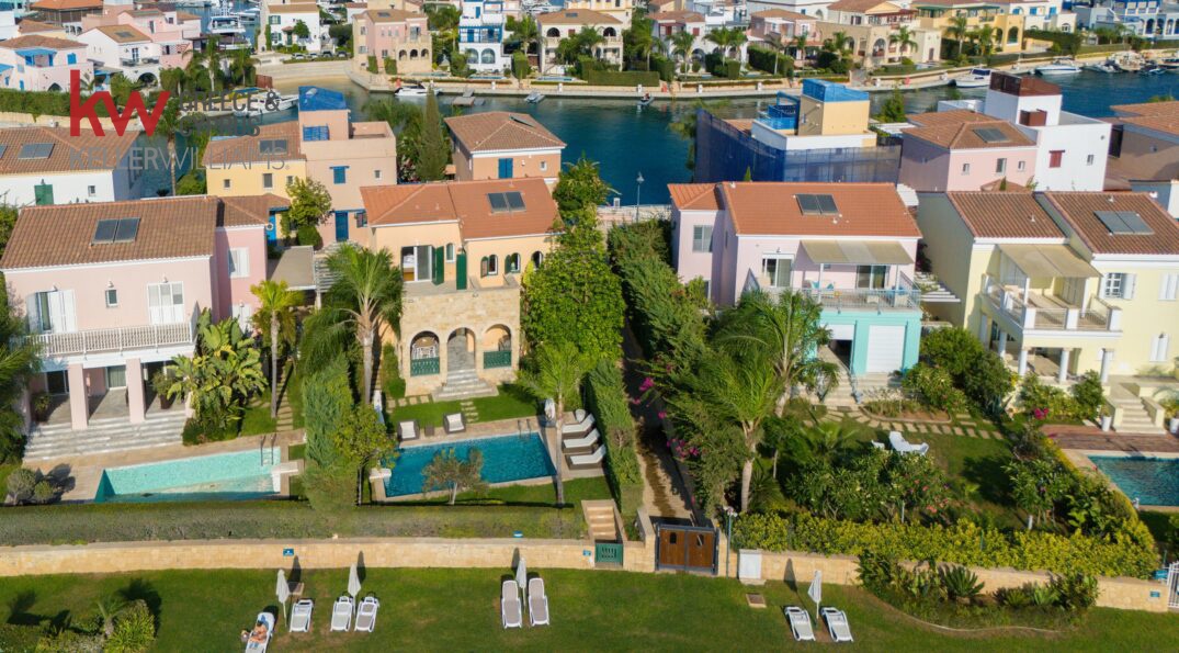 5 bedrooms Villa in Limassol, Cyprus No. 40531