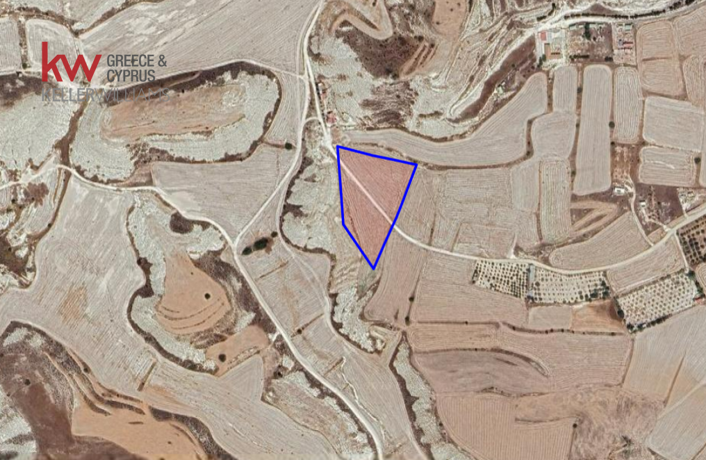 Земельный участок 9096м2 в Арадипу, Ларнака, Кипр № 56736