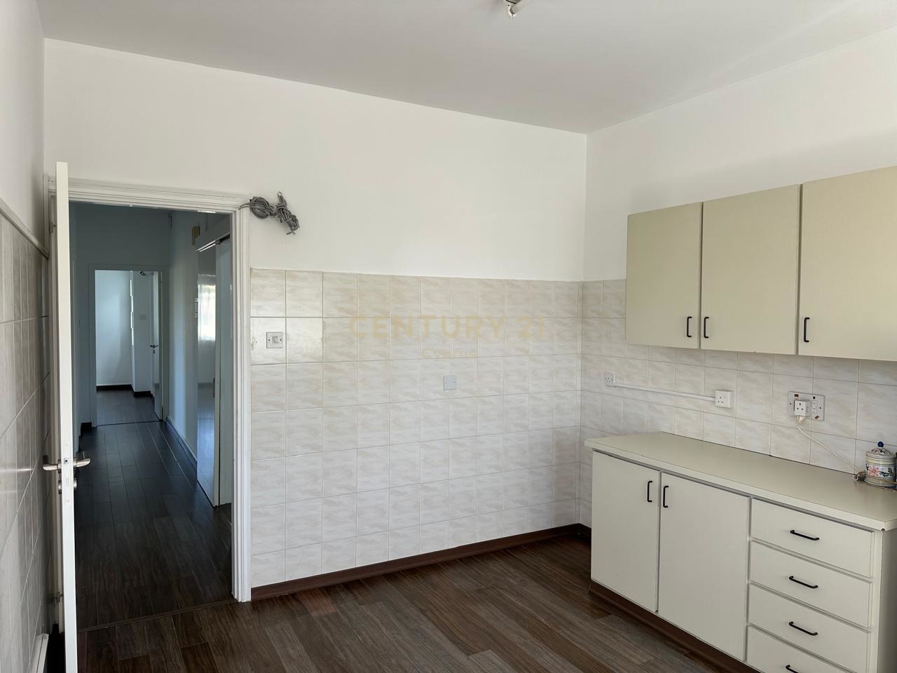 135m2 Oficina en Limassol, Chipre No. 58861