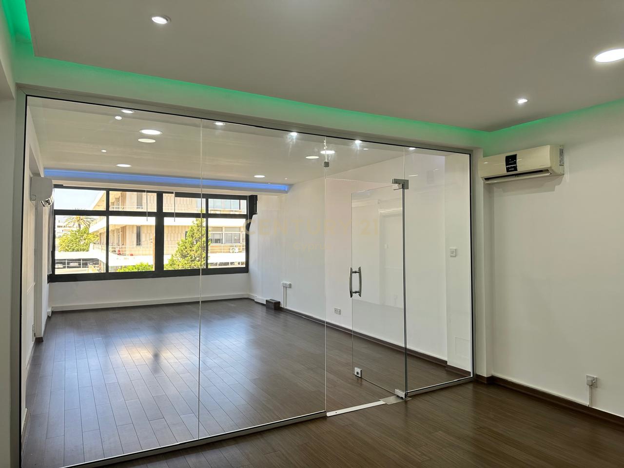 135m2 Oficina en Limassol, Chipre No. 58861