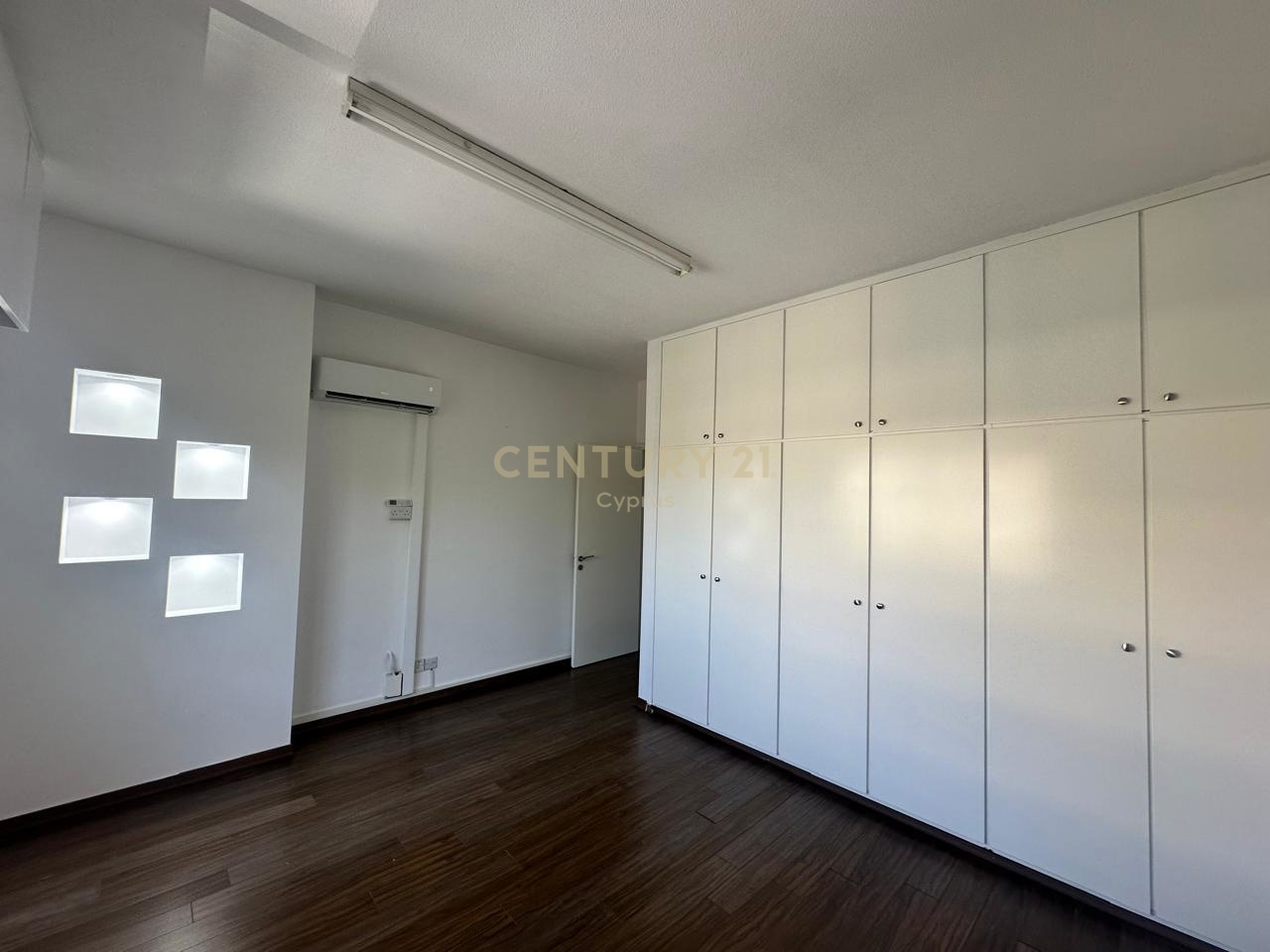135m2 Oficina en Limassol, Chipre No. 58861