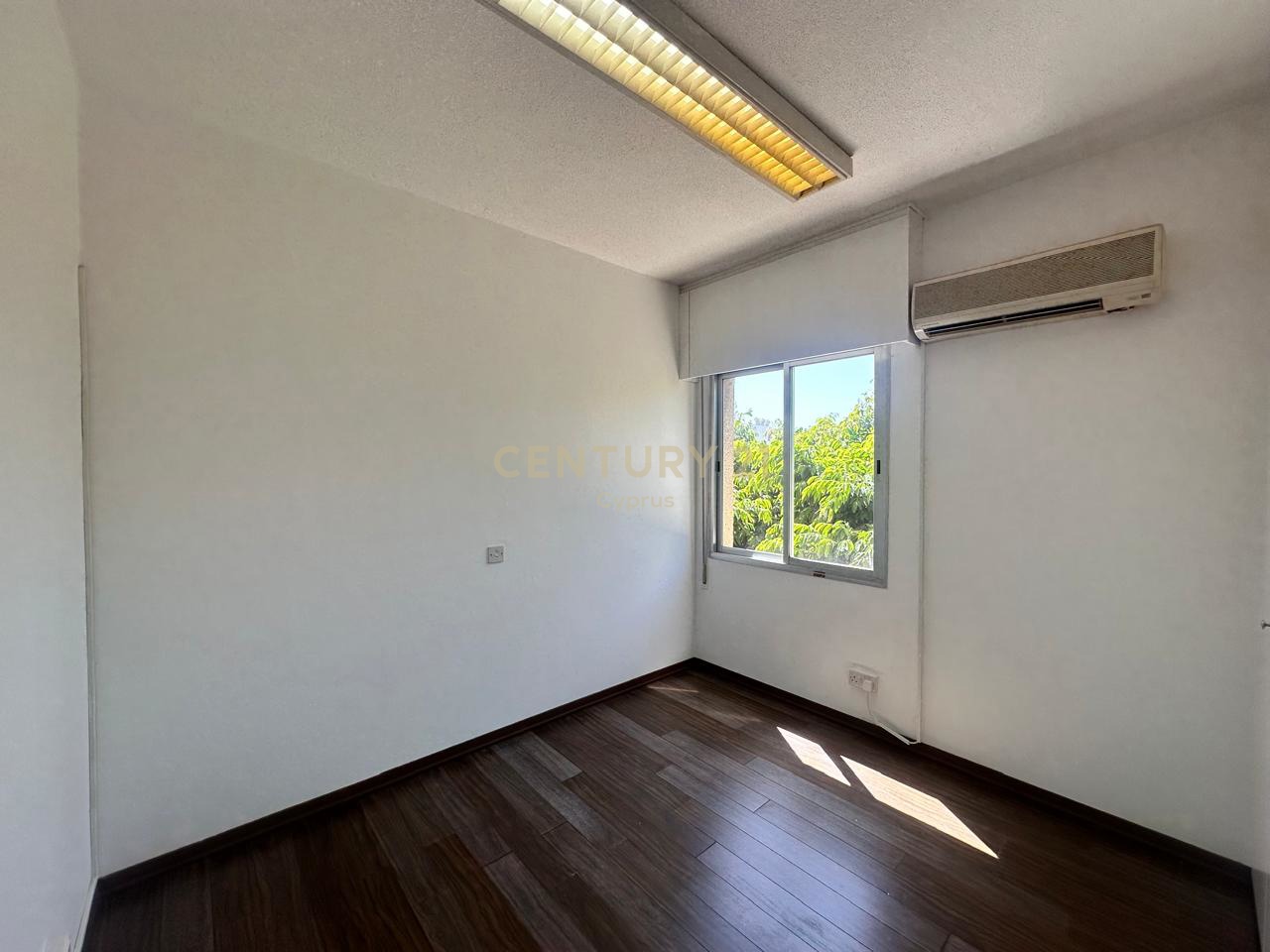 135m2 Oficina en Limassol, Chipre No. 58861