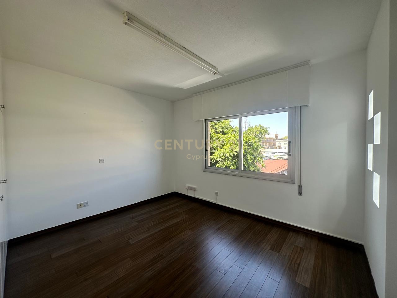135m2 Oficina en Limassol, Chipre No. 58861