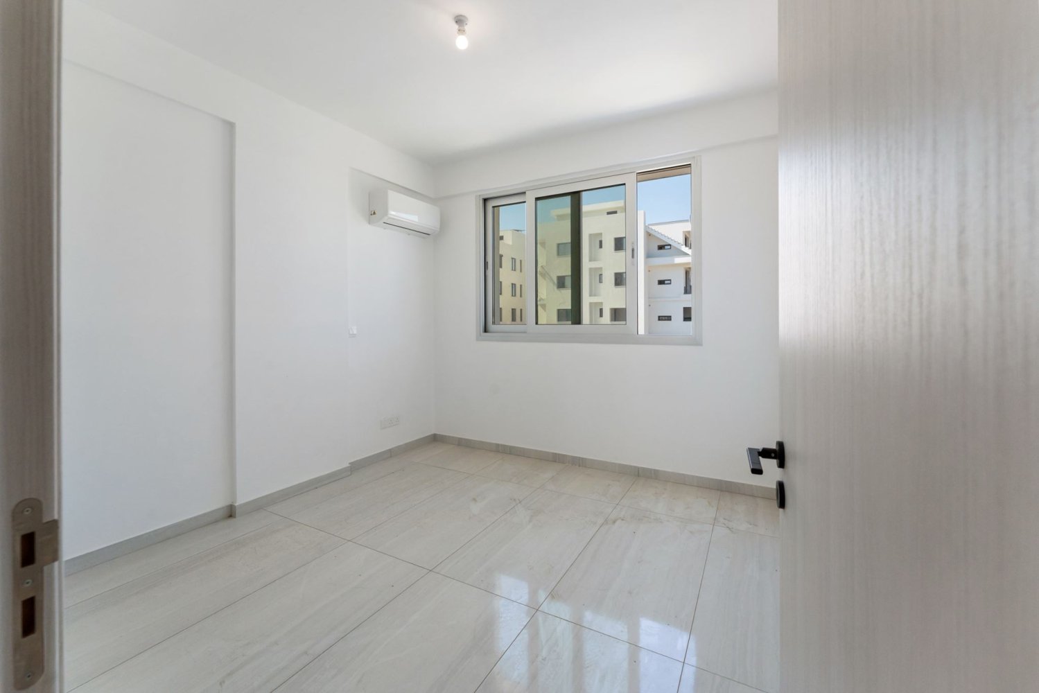 2 bedrooms Apartment in Larnaca, Larnaka, Cyprus No. 61395