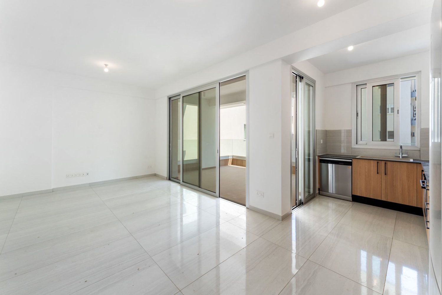 2 bedrooms Apartment in Larnaca, Larnaka, Cyprus No. 61395