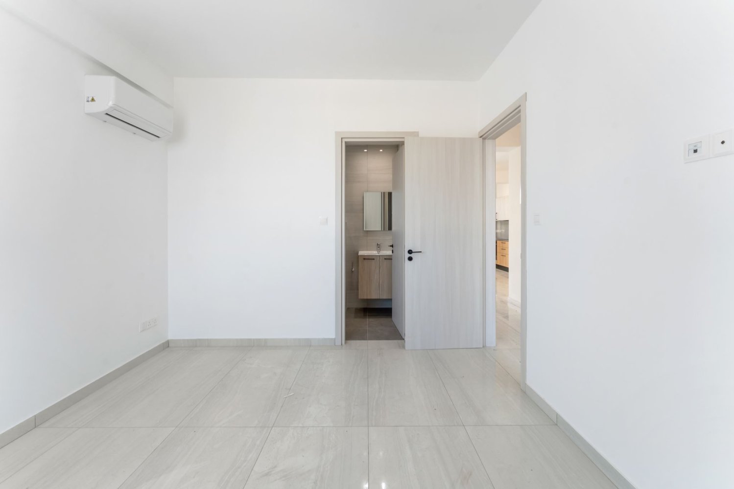 2 bedrooms Apartment in Larnaca, Larnaka, Cyprus No. 61395