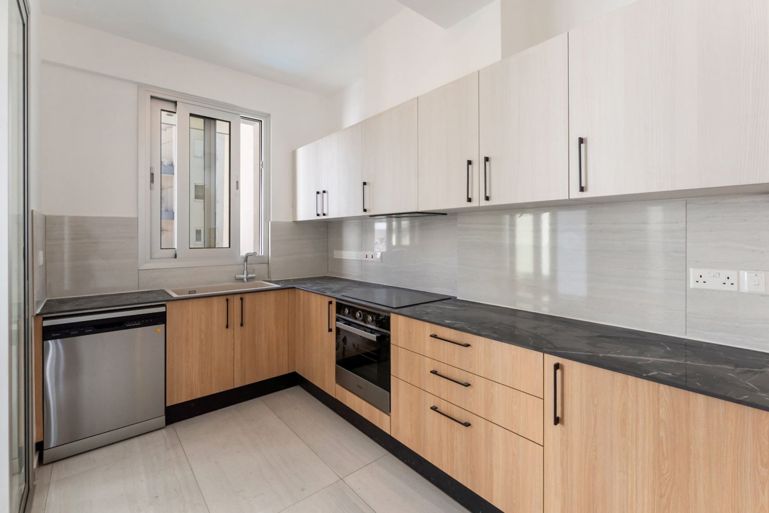 2 bedrooms Apartment in Larnaca, Larnaka, Cyprus No. 61395