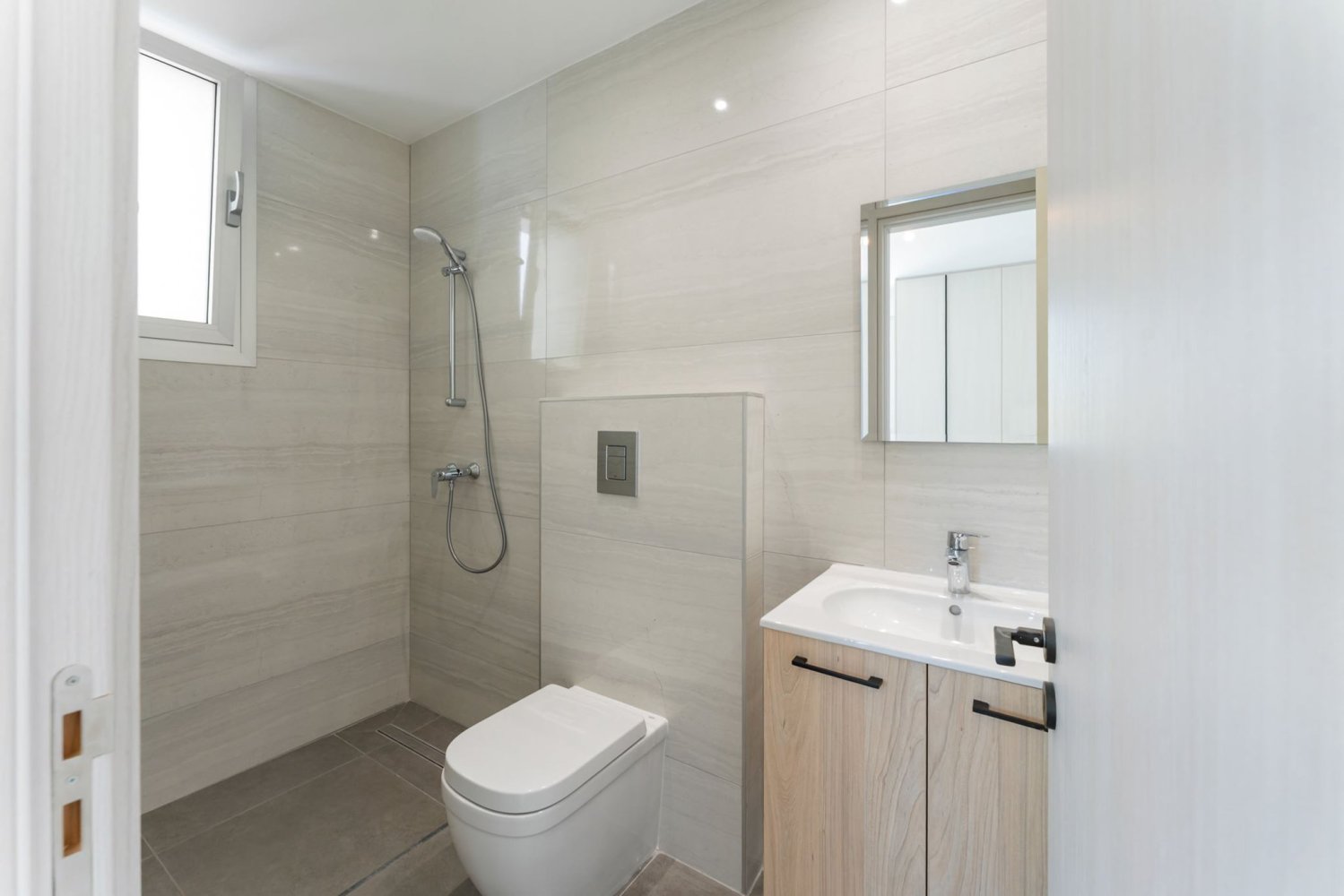 2 bedrooms Apartment in Larnaca, Larnaka, Cyprus No. 61395