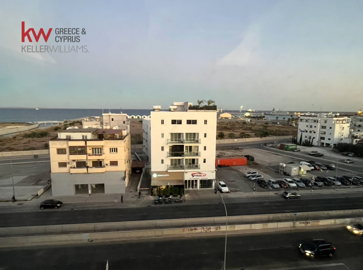Квартира с 3 спальнями в Ларнака, Кипр № 40651