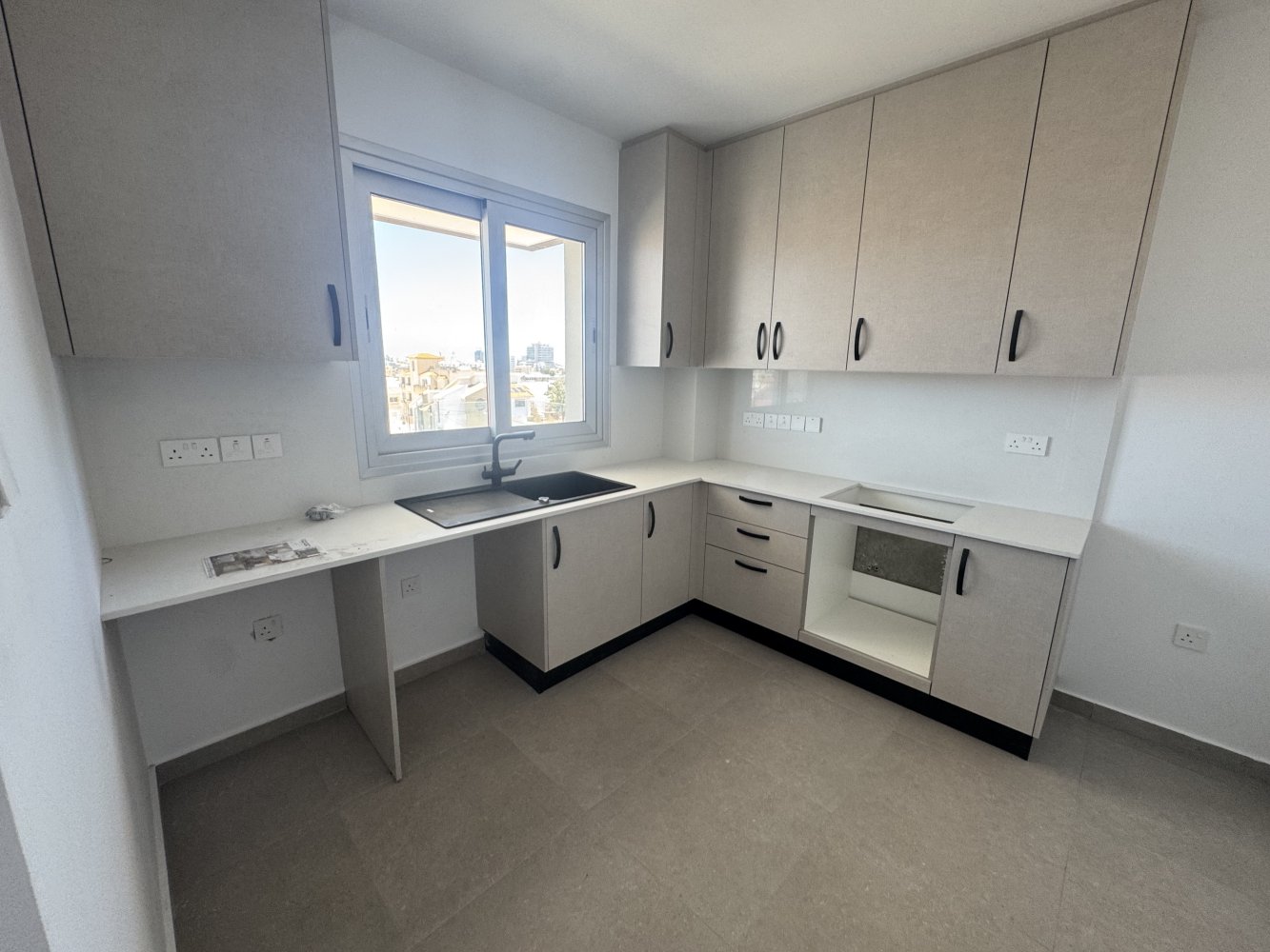 2 bedrooms Apartment in Larnaca, Larnaka, Cyprus No. 39854