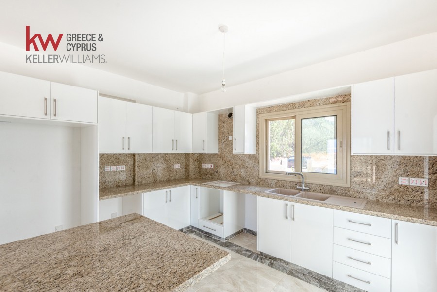 4 bedrooms Villa in Pegeia, Paphos, Cyprus No. 61218