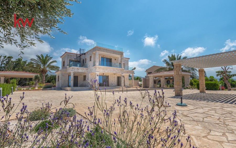 4 bedrooms Villa in Pegeia, Paphos, Cyprus No. 61218