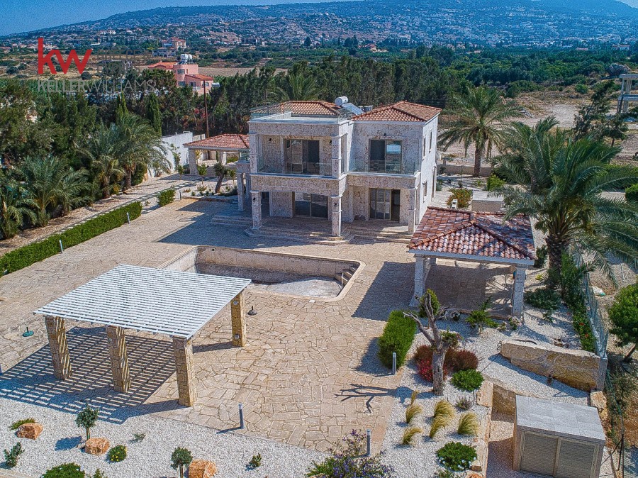 4 bedrooms Villa in Pegeia, Paphos, Cyprus No. 61218