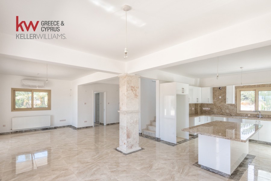 4 bedrooms Villa in Pegeia, Paphos, Cyprus No. 61218