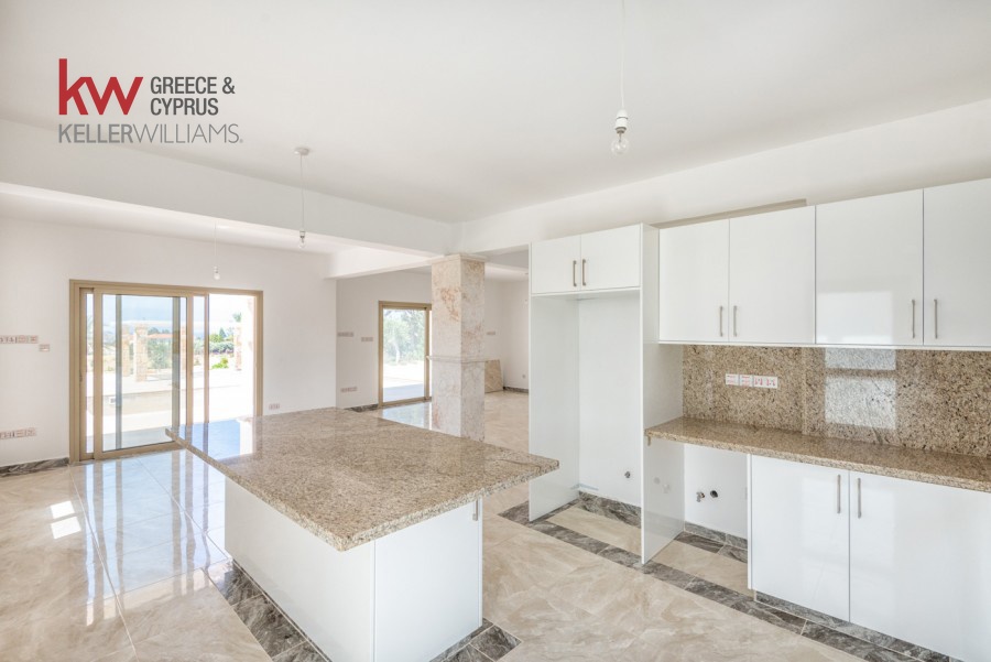4 bedrooms Villa in Pegeia, Paphos, Cyprus No. 61218