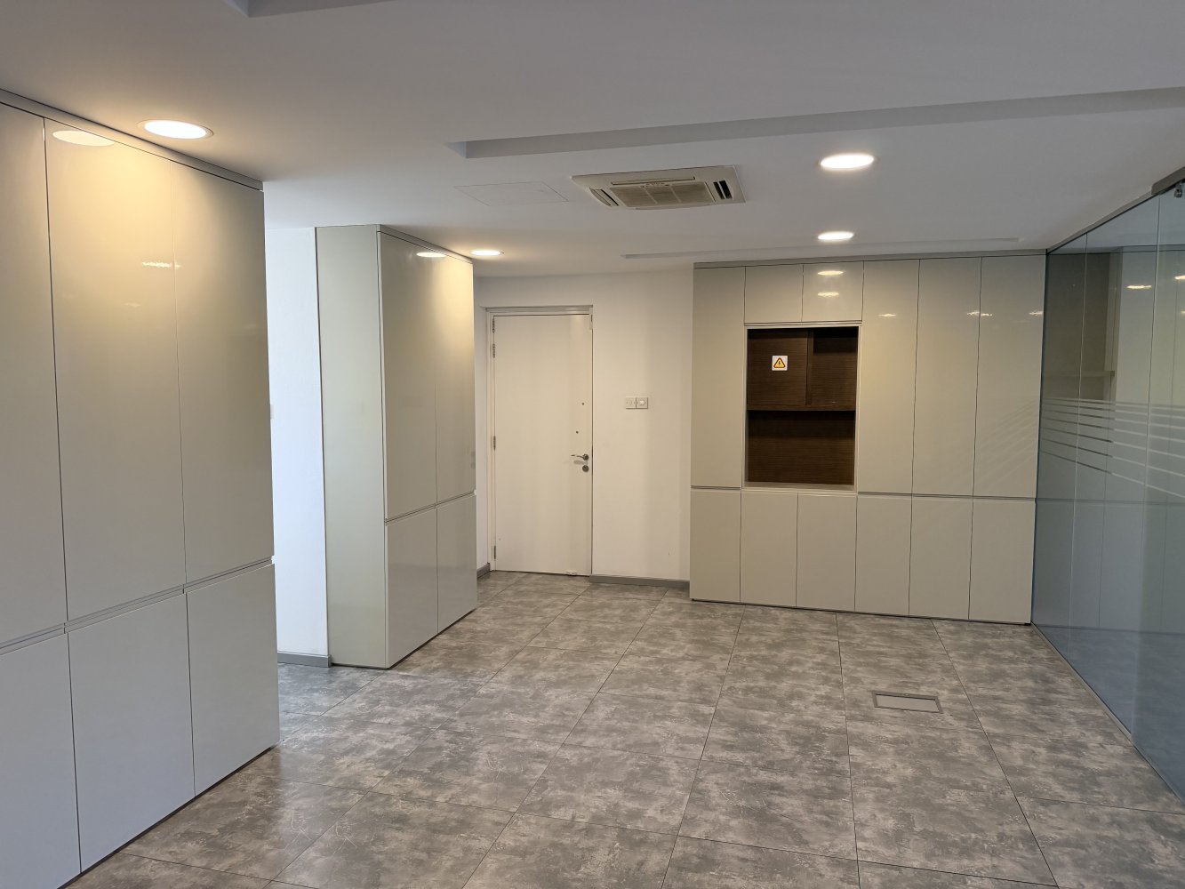 100m2 Oficina en Limassol, Chipre No. 62377