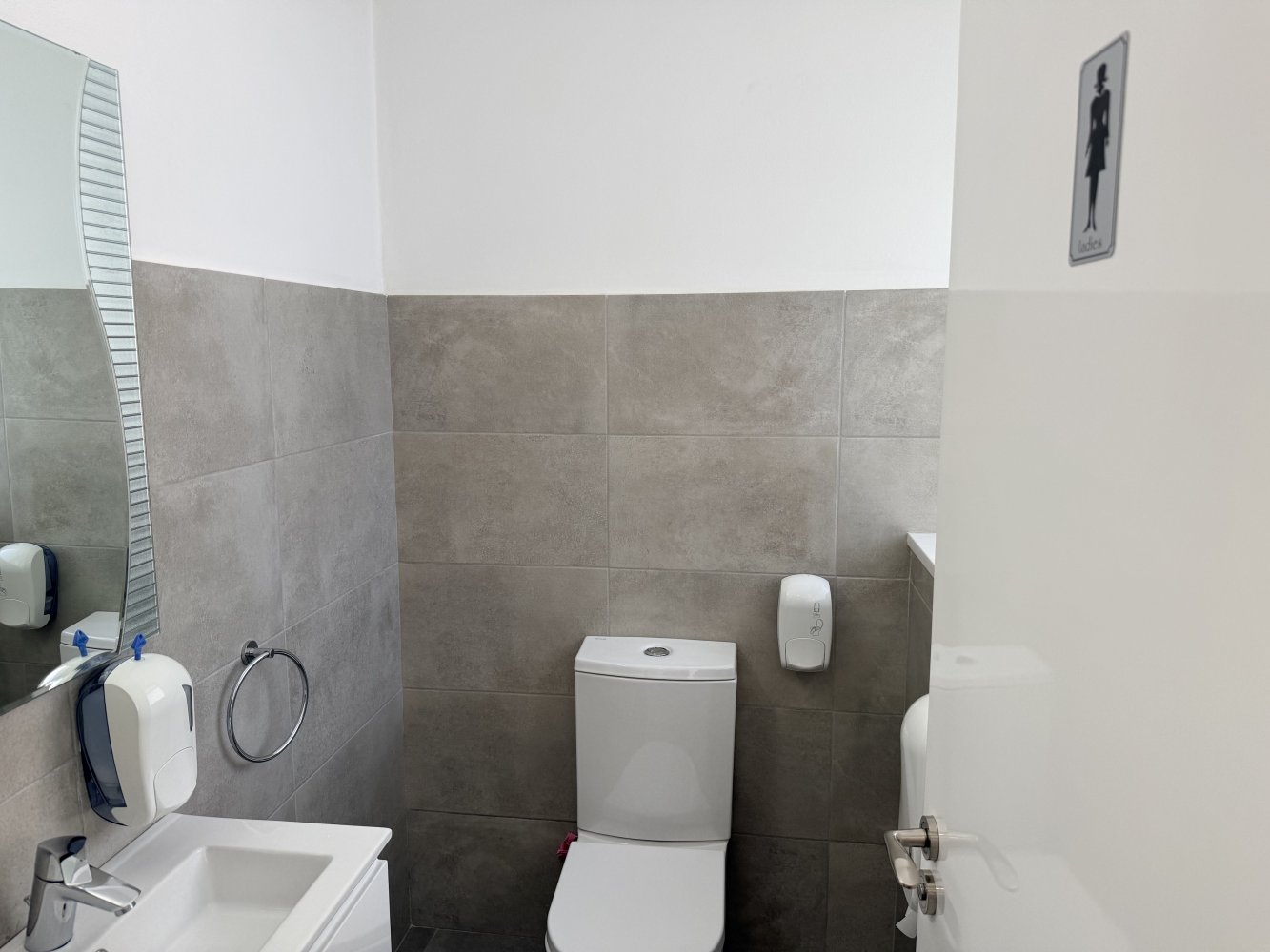 100m2 Oficina en Limassol, Chipre No. 62377