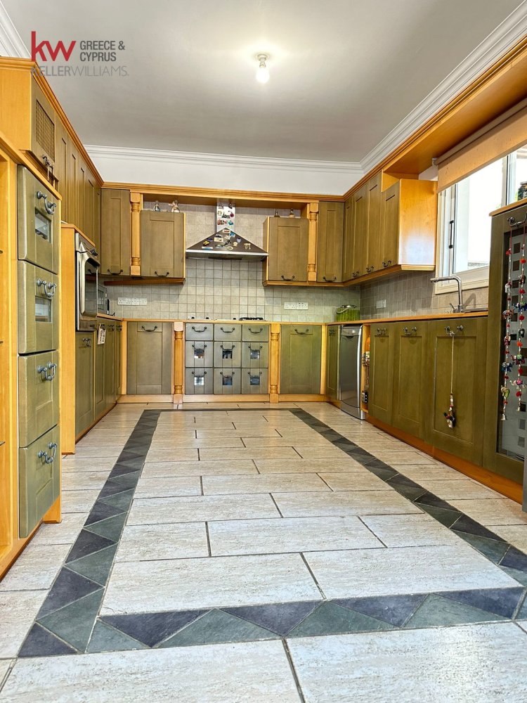 Таунхаус с 4 спальнями в Строволос, Никосия, Кипр № 39724