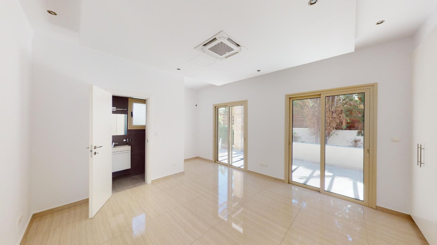 4 bedrooms Villa in Kissonerga, Paphos, Cyprus No. 61639