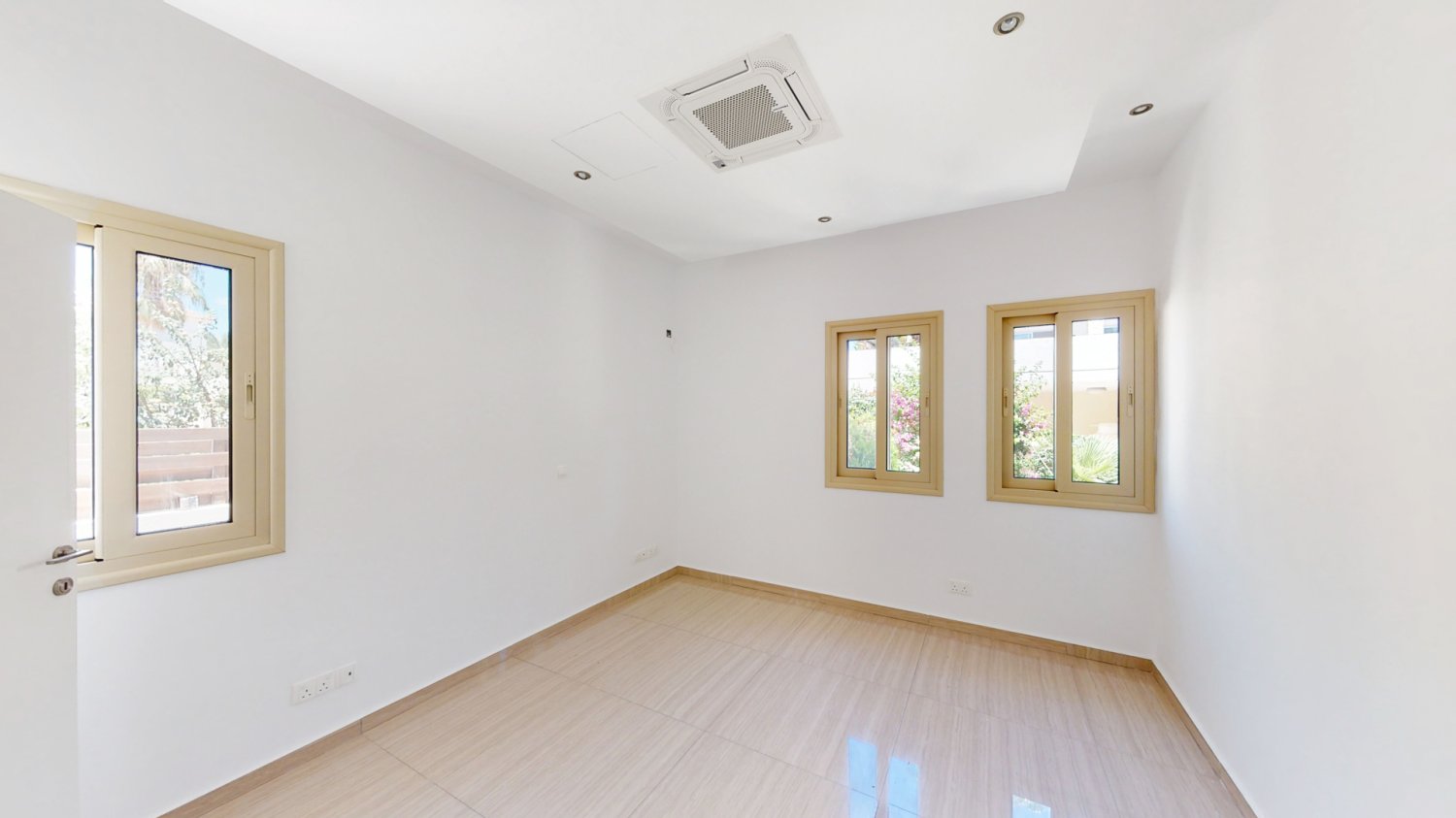 4 bedrooms Villa in Kissonerga, Paphos, Cyprus No. 61639