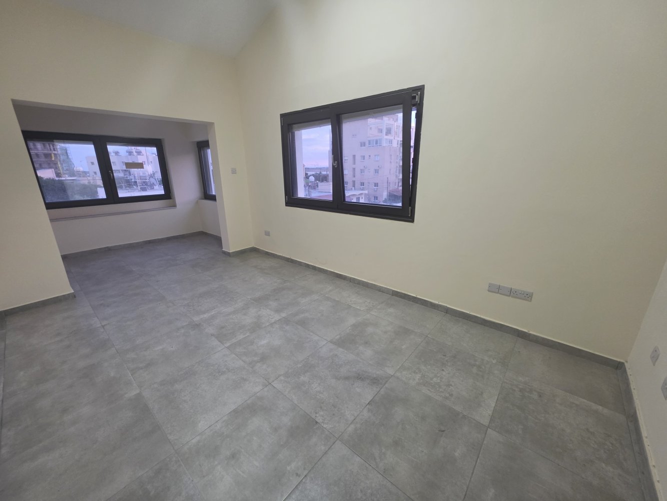 Офис с 3 комнатами в Ларнака, Кипр № 62329