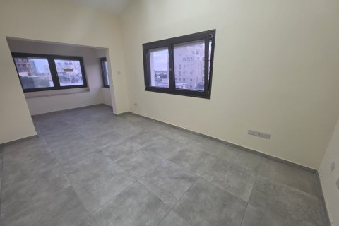 Офис с 3 комнатами в Ларнака, Кипр № 62329